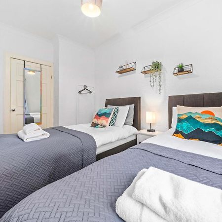 Nicol Apartment By Klass Living Airdrie Bagian luar foto