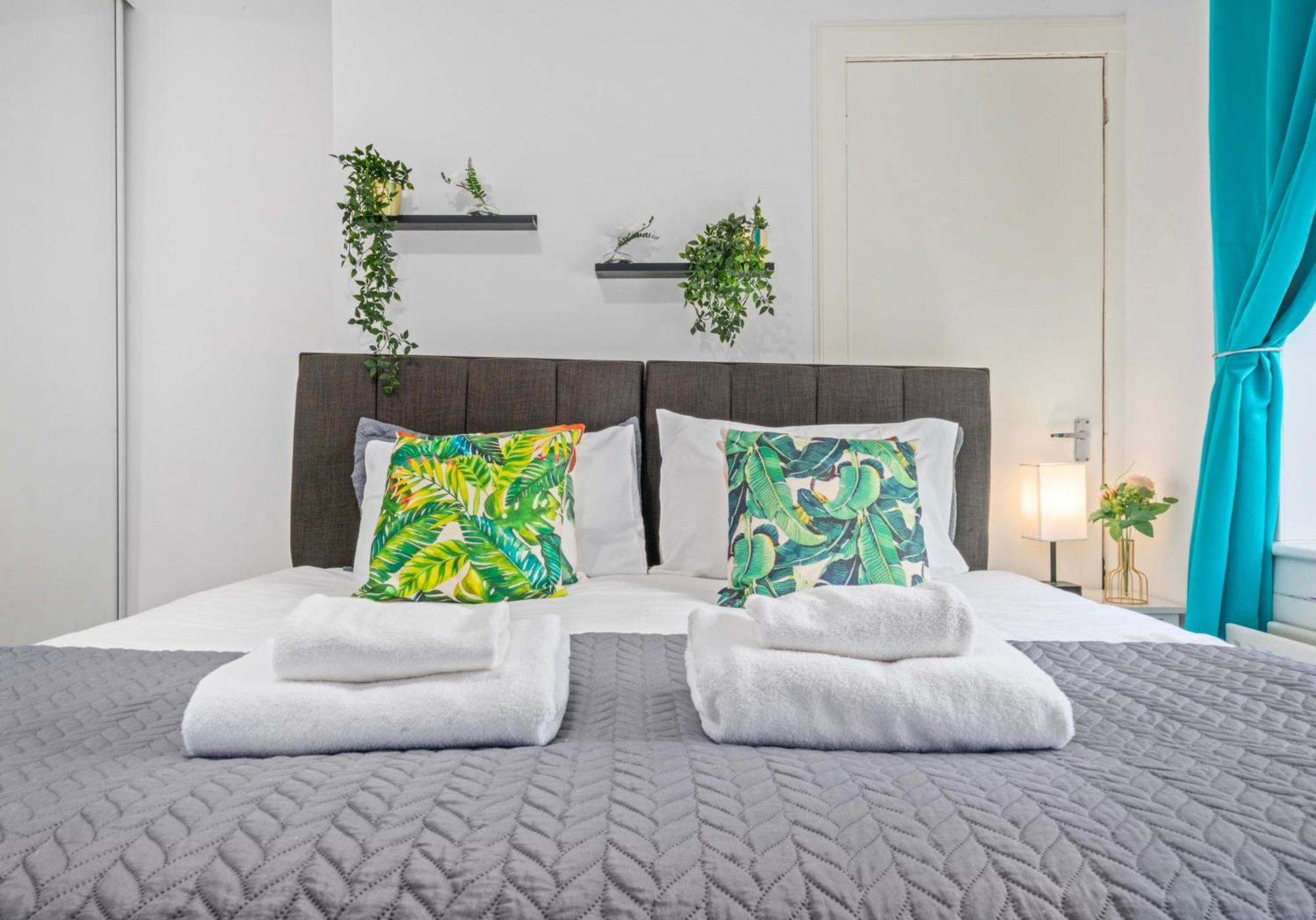 Nicol Apartment By Klass Living Airdrie Bagian luar foto